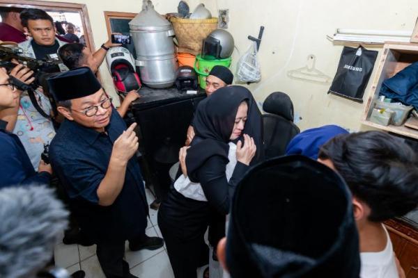 Puan Peluk Ibu Mendiang Affan, Sampaikan Belasungkawa Langsung