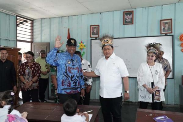 Kementrans Beri Bantuan untuk Renovasi Sekolah di Papua Barat
