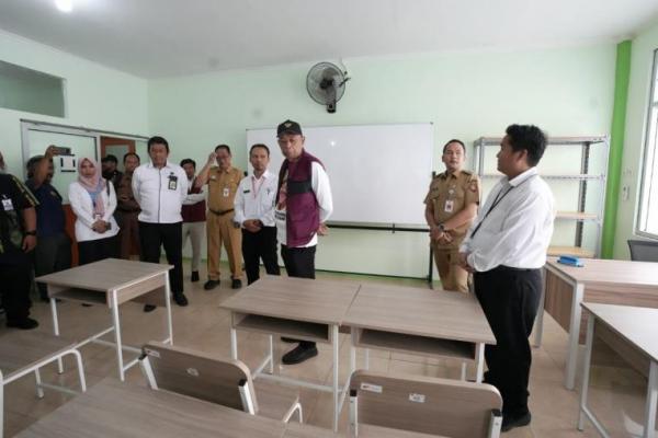 Wamensos Buka MPLS di Sekolah Rakyat Dasar 2 Surakarta