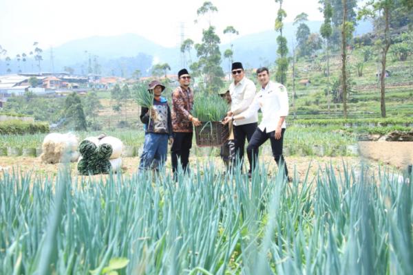 Wamentan Dorong Pesantren Perkuat Ketahanan Pangan Nasional