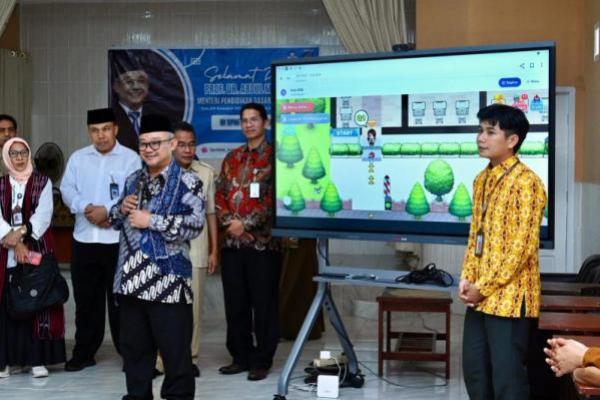 Mendikdasmen Sebut Papan Interaktif Digital Permudah Pembelajaran