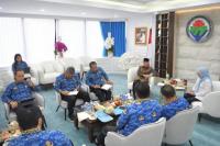 Mendes PDT Yandri Susanto saat menerima audiensi dengan Bupati Serang Ratu Rachmatuzakiyah di Kantor Kemendes PDT (Foto: Humas Kemendes PDT)