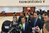 Mantan Wakil Presiden ke-10 dan ke-12 Republik Indonesia, Jusuf Kalla, melakukan konferensi pers usai acara World Peace Forum (WPF) ke-9 yang digelar di Gedung Nusantara V DPR RI (Foto: Vaza/Indonesiainfo.id)