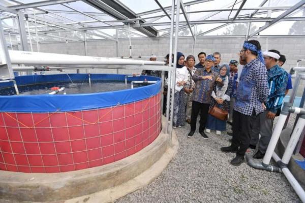 Mendes Bangga, Cilame Sukses Bangun Desa Tematik Pakai Dana Desa