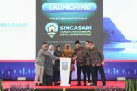 Menteri Sosial (Mensos) Saifullah Yusuf atau Gus Ipul (ketiga dari kanan) saat menghadiri penandatanganan nota kesepakatan antara Pemerintah Provinsi Jawa Timur dengan Badan Pusat Statistik (BPS) dan 37 Pemerintah Kabupaten/Kota se-Jawa Timur dengan BPS Kabupaten/Kota tentang Pengembangan Data dan Informasi Statistik untuk Sinergi Pembangunan daerah di Malang, Kamis (Foto: Kemensos)