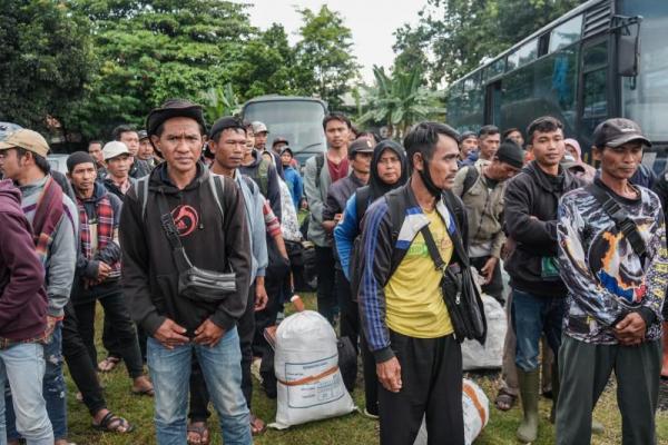 Kemenko PM Fasilitasi Pemulangan Warga Terdampak Bencana Kembali ke Daerah Asal