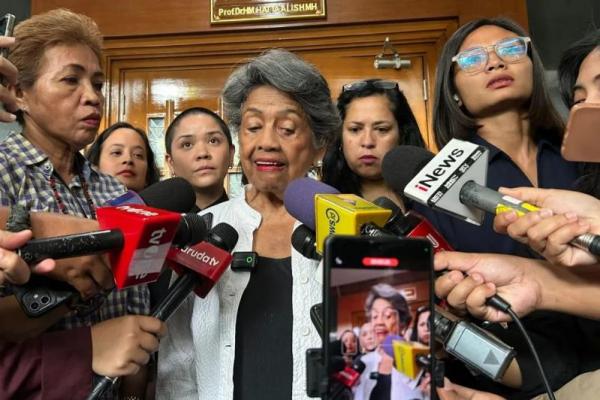 Sidang Ditunda, Ibunda Nadiem Sampaikan Terima Kasih