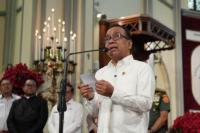 Menteri Koordinator Bidang Pembangunan Manusia dan Kebudayaan (Menko PMK) Pratikno menyampaikan pesan Natal 2025, saat menyapa umat Nasrani dalam Misa Malam Natal di Gereja Katedral dan Gereja Immanuel, Jakarta Pusat, pada Rabu (Foto: Kemenko PMK)