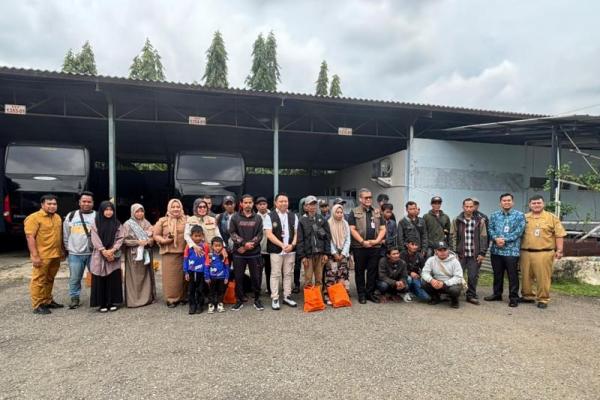 Kemenko PM Kembali Pulangkan 27 Warga yang Terdampak Bencana di Aceh