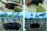 Gambar tanah amblas atau sinkhole yang terbentuk secara mendadak pascabencana di Kabupaten Lima Puluh Kota, Sumatera Barat (Foto: Geologi ESDM)