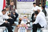 Menteri Desa dan Pembangunan Daerah Tertinggal (Mendes PDT) Yandri Susanto saat audiensi dengan Owner Pusat Pelatihan Pertanian dan Perdesaan Swadaya (P4S) Kurma Adzwa Farm Ikhsan Davit Wijaya (Foto: Humas Kemendes PDT)