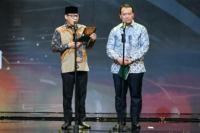 Mendes PDT Yandri Susanto (kiri) saat menghadiri Malam Apresiasi dan Penganugerahan atas Pencapaian Program Jaksa Garda Desa (Jaga Desa) di Fairmont Hotel, Jakarta (Foto: Humas Kemendes PDT)