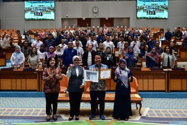 Sosialisasi Peraturan Pemerintah Nomor 94 Tahun 2021 tentang Disiplin Pegawai Negeri Sipil dan Penganugerahan Pegawai Teladan di lingkungan Biro Persidangan I, Kompleks Parlemen, Senayan, Jakarta, Senin (5/5) (Foto: Ist) 