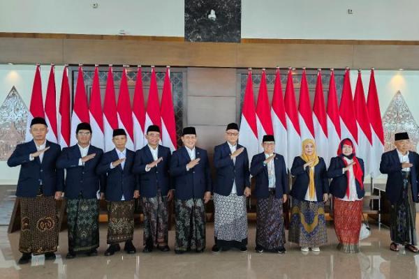 Menteri Haji dan Umrah (Menhaj) Moch. Irfan Yusuf, bertolak menuju Arab Saudi untuk memimpin misi Amirulhaj 1447 H/2026 M, Selasa (Foto: Kemenhaj) 