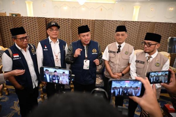 Ketua Timwas Haji DPR RI Cucun Ahmad Syamsurijal saat menggelar evaluasi komprehensif terkait penyelenggaraan ibadah haji 2026 bersama jajaran Kementerian Haji dan Umrah di AlQim`ma Hall, Makkah, Minggu (24/5). 