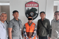 Kementerian Kehutanan (Kemenhut) melalui Balai Penegakan Hukum (Gakkum) Jabalnusra berhasil menggagalkan penyelundupan satwa liar dengan tujuan Oman dan mengamankan tersangka berinisial AMR (Foto: Kemenhut)