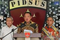 Jaksa Agung Muda Tindak Pidana Khusus (Jampidsus) Kejaksaan Agung Febrie Adriansyah (tengah) menyampaikan keterangan saat konferensi pers di Kejaksaan Agung (Foto: ANTARA FOTO/Asprilla Dwi Adha/nz)