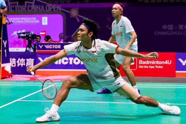 Pasangan ganda putra Indonesia Fajar Alfian/Muhammad Shohibul Fikri berhasil pertahankan gelar China Open setelah menundukkan unggulan Korea Selatan Kim Won-ho/Seo Seung-jae pada partai final China Open 2026 di Changzhou, China, Minggu (Foto: Ist) 