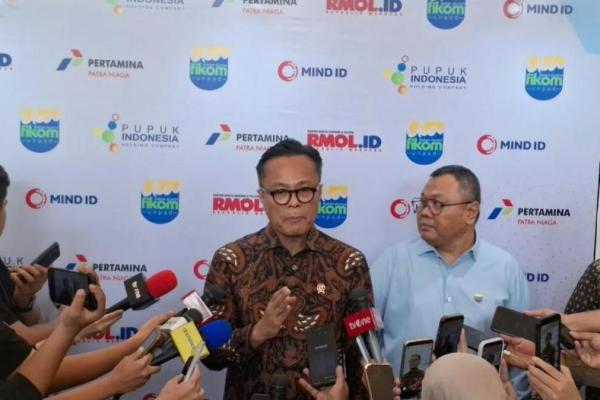 COO Danantara Indonesia, Dony Oskaria menjawab pertanyaan awak media. 
